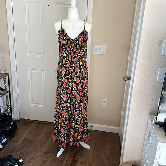 Colorful Floral Rose Tiered Flowy Maxi Dress Smocked Top Size 1X - Picture 13 of 13